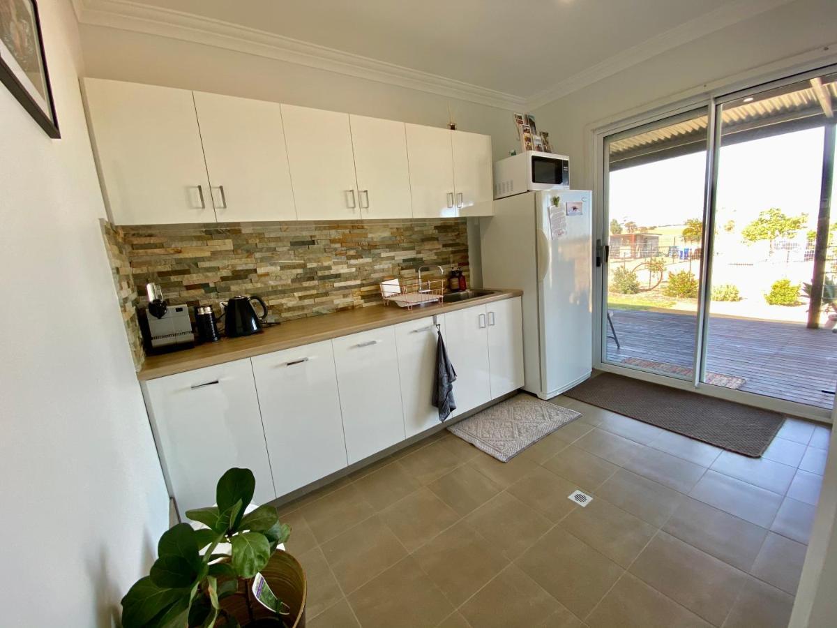 The Mains Guest House 2 Bedroom Farm Stay Corrigin Esterno foto