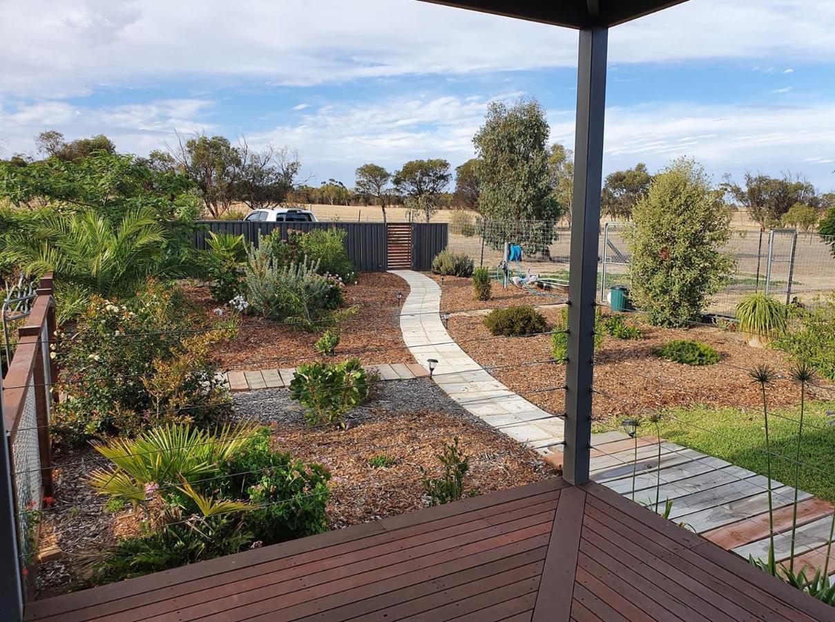 The Mains Guest House 2 Bedroom Farm Stay Corrigin Esterno foto