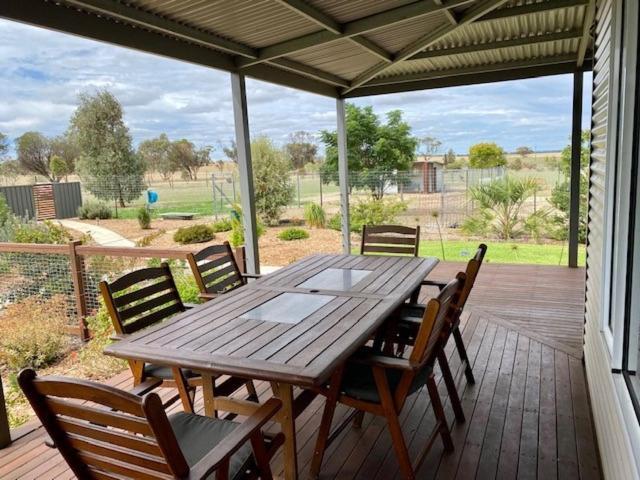 The Mains Guest House 2 Bedroom Farm Stay Corrigin Esterno foto